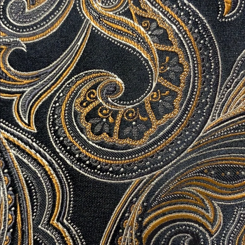 Ike Behar paisley 100% silk tie made in USA